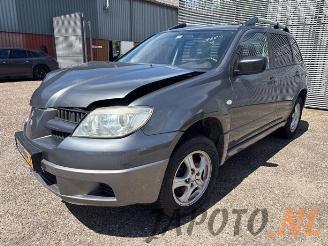 Vrakbiler auto Mitsubishi Outlander Outlander (CU), SUV, 2001 / 2007 2.0 16V 4x2 2006/7