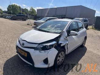 Coche siniestrado Toyota Yaris Yaris III (P13), Hatchback, 2010 / 2020 1.5 16V Hybrid 2013/5