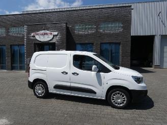 krockskadad bil bedrijf Opel Combo 1.5D L1H1 EDITION SCHADEVRIJ!!! 2021/2