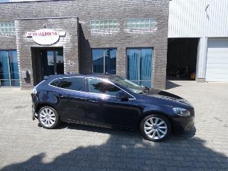 damaged passenger cars Volvo V-40 1.5 T3 Nordic+ 2016/3