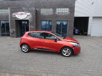 Voiture accidenté Renault Clio 0.9 TCe Dynamique 2015/9