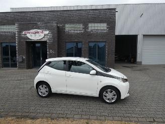 Coche accidentado Toyota Aygo 1.0 VVT-i x-pure 2015/11