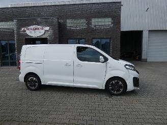 krockskadad bil bedrijf Opel Vivaro 2.0 CDTI L2H1 Innovation 2020/11