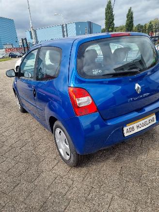 Renault Twingo II (CN) Hatchback 3-drs 1.2 16V (D4F-772(D4F-J7)) [56kW] 5-BAK picture 3