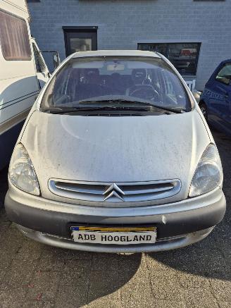 Coche siniestrado Citroën Xsara-picasso (CH) MPV 2.0 16V (EW10J4(RFN)) [100kW] 2003/1
