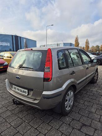 Ford Fusion Combi 1.6 16V (FYJA(Euro 5)) [74kW] picture 6