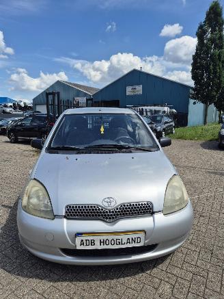 Coche siniestrado Toyota Yaris (P1) Hatchback 1.3 16V VVT-i (2NZFE) [63kW] 5-BAK 2001/1