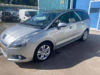 Voiture accidenté Peugeot 5008 5008 I (0A/0E) MPV 1.6 THP 16V (EP6CDT(5FV)) [115kW] 2012/6