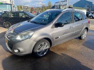 Schadeauto Renault Clio Clio III Estate/Grandtour (KR) Combi 1.2 16V TCE 100 (D4F-784(D4F-H7)) [74kW 2010/7