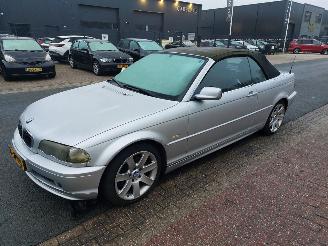 Vaurioauto  passenger cars BMW 3-serie 3 serie (E46/2C) Cabrio 323 Ci 24V 2000/4