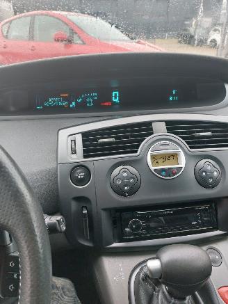 Renault Scenic Scénic II (JM) MPV 1.6 16V picture 9