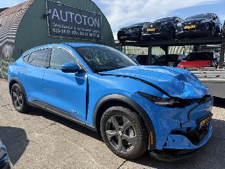 Coche accidentado Ford Mustang Mach-e 75 kWh RWD 198KW Clima Navi Leer Camera NAP 2023/1