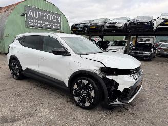 krockskadad bil auto Renault Scenic EV60 60kWh 125KW Clima Navi Comfort Range Techno NAP 2024/9