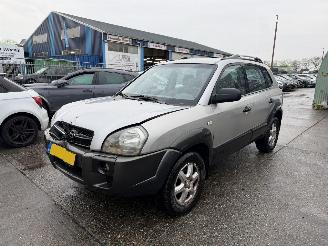 krockskadad bil auto Hyundai Tucson 2.0 104KW Airco Active NAP 2005/4