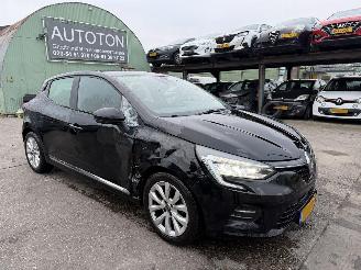 Schadeauto Renault Clio 1.0 TCE 74KW Clima Led Zen 5-Drs NAP 2019/8