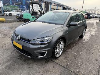 Schadeauto Volkswagen e-Golf 36 kWh 100KW DSG Clima Navi Leer Led 2020/11