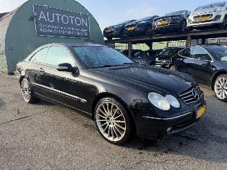 uszkodzony samochody osobowe Mercedes CLK 320 V6 160KW Automaat Clima Navi Avantgarde 2003/12
