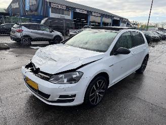 Unfallwagen Volkswagen Golf 1.4 TSI 103KW DSG Pano ACT Highline 2014/4