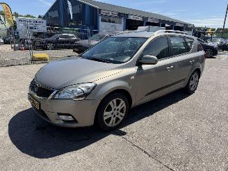 Damaged car Kia Cee d 1.4 CVVT 66KW Clima X-Executive NAP 2010/11