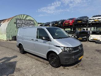 damaged commercial vehicles Volkswagen Transporter 2.0 TDI 66KW L1H1 Airco Economy Business Schuifdeur 2022/10