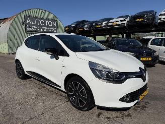 Unfallwagen Renault Clio 0.9 TCE 66KW Clima Navi Led 5-Drs Night & Day 2015/5
