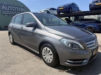 Voiture accidenté Mercedes B-klasse 180 90KW Clima Navi Led Ambition NAP 2012/3