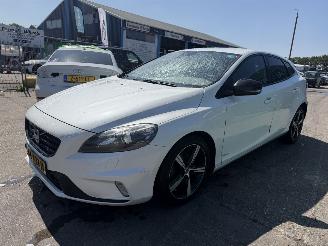 Avarii autoturisme Volvo V-40 2.0 D2 88KW R-Design Xenon Clima Navi Business NAP 2015/8