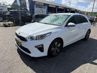 škoda osobní automobily Kia Ceed 1.0 T-GDI 88KW Clima Navi Led Xenon Camera DynamicPlusLine NAP 2019/6