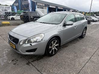 skadebil auto Volvo V-60 2.4 D6 AWD 158KW PHEV Autom. Schuifdak Clima Navi 2013/3