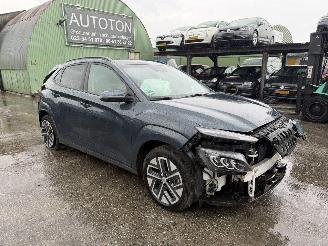 damaged passenger cars Hyundai Kona 64 kWh EV 150KW Premium Leer Navi NAP 2023/4