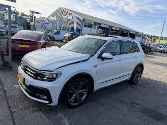 krockskadad bil auto Volkswagen Tiguan 1.4 TSI 110KW DSG Pano Navi Clima Led NAP 2017/12