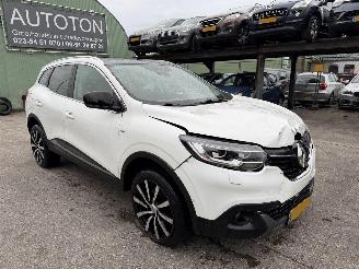 damaged passenger cars Renault Kadjar 1.2 TCE 96KW Autom. Pano Clima Navi Led Bose NAP 2016/10