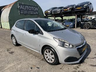 Unfallwagen Peugeot 208 1.2 60KW Active Navi Airco 5-Drs 2016/5