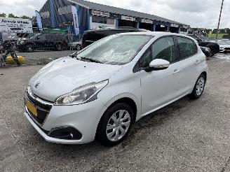 škoda osobní automobily Peugeot 208 1.2 60KW Blue Lion Navi Airco Led 5-Drs 2018/1