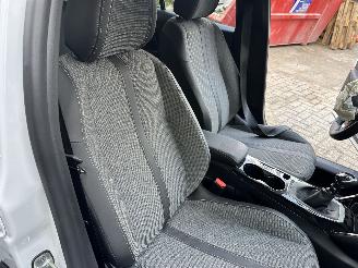 Peugeot 208 Allure picture 15