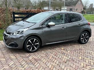 uszkodzony samochody osobowe Peugeot 208 Tech edition 2019/10