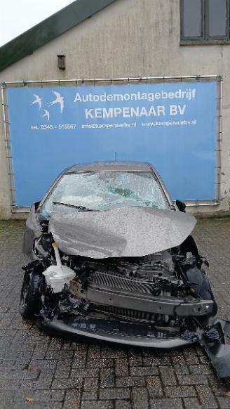 Vrakbiler auto Toyota Yaris Yaris III (P13) Hatchback 1.5 16V Hybrid (1NZ-FXE) [74kW]  (03-2012/09=
-2020) 2019