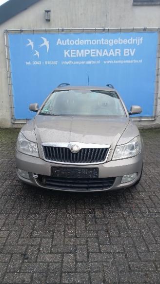 rozbiórka samochody osobowe Skoda Octavia Octavia Combi (1Z5) Combi 5-drs 1.2 TSI (CBZB) [77kW]  (02-2010/04-201=
3) 2010