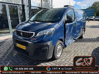 krockskadad bil bedrijf Peugeot Expert  2016/12