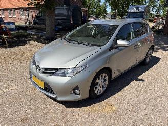 krockskadad bil auto Toyota Auris 1.6 123.816 km 2013/4