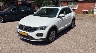 uszkodzony samochody osobowe Volkswagen T-Roc 1.5 panodak 2018/7