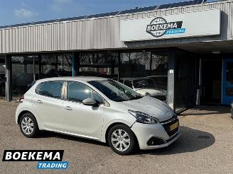 skadebil auto Peugeot 208 1.2 PureTech Blue Lion Navigatie Airco Cruise 2016/11