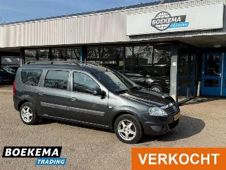 damaged passenger cars Dacia Logan MCV 1.6 16V Lauréate 7-Persoons Airco 2010/4