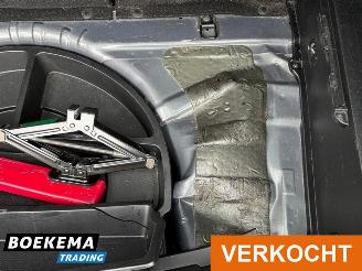 Kia Venga 1.6 CVVT X-ecutive Aut. Glazen dak Climate Cruise PDC picture 8