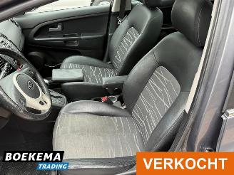 Kia Venga 1.6 CVVT X-ecutive Aut. Glazen dak Climate Cruise PDC picture 12