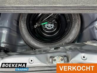 Kia Venga 1.6 CVVT X-ecutive Aut. Glazen dak Climate Cruise PDC picture 10