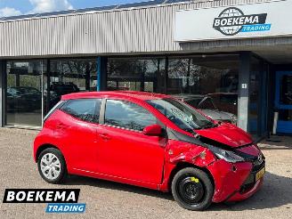 skadebil auto Toyota Aygo 1.0 VVT-i x-play Airco Camera Cruise Carplay 2016/11