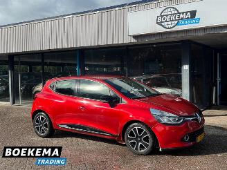 krockskadad bil auto Renault Clio 0.9 TCe Expression Cruise Climate Navi 2014/4