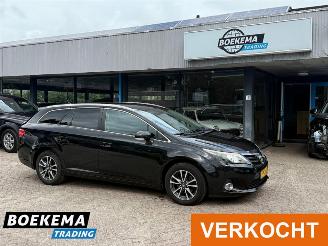 skadebil auto Toyota Avensis wagon 1.8 VVTi Business Navigatie Harman Kardon Camera PDC Cruise 2013/5