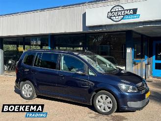 krockskadad bil auto Volkswagen Touran 1.6 TDI Climate Cruise Trekhaak 2013/3